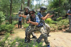 真人CS对战平台，随时随地玩占点/爆破/吃鸡！